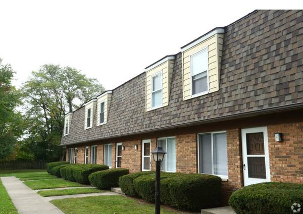 1 AVAILABLE!! KINGSBROOKE TOWNHOMES 1