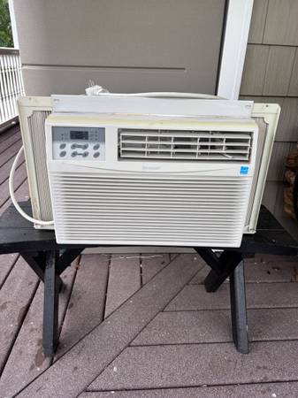 8000 BTU Sharp air conditioner 1
