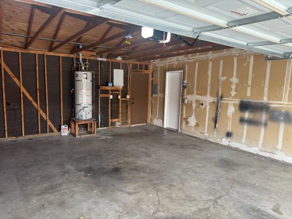 Spacious 2 bed 1 bath 2 car garage 1