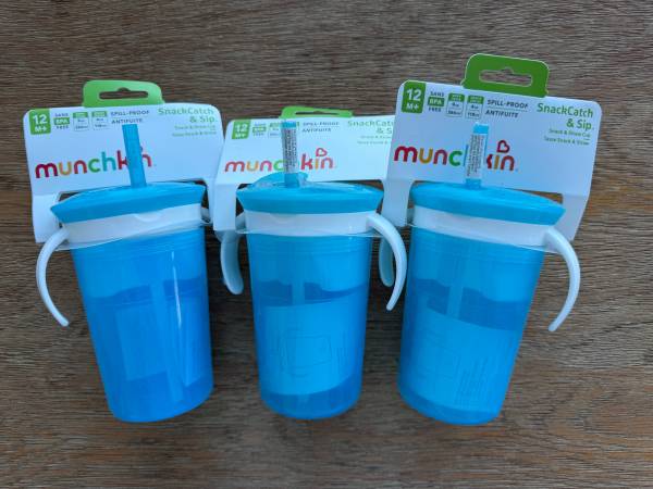 Munchkin SnackCatch & Sip 2-in-1 Snack Catcher 1