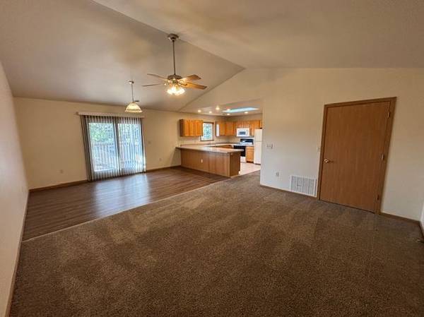 $1,025 / 2br - 1050ft2 - 📍 2H/1BA  | $1,025/mes | Admite mascotas | Garaje | Disponible noviembre (Chippewa Falls, WI)63845959663491121