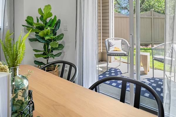 $2,285 / 2br - 1015ft2 - Extra Storage, 24/7 Fitness Center, 2/BD 2/BA (11100 Southeast Petrovitsky Road, Renton, WA)63929303648258124