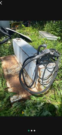 Fuel tank with pump 1