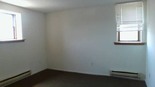 $1,500 / 2br - LARGE ROOMS WDHK CLOSETS NEW FLOOR and RUGS, READY TODAY (Catasauqua)64010161230851123