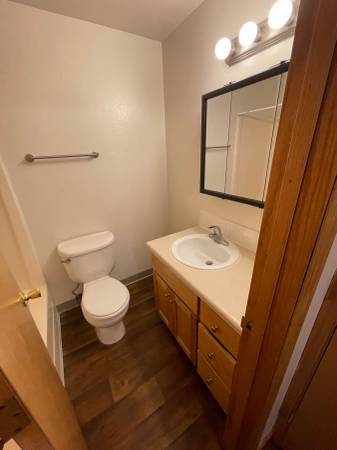 $1,595 / 2br - 884ft2 - Amplio apartamento de 2 habitaciones en el corazón de Aloha! ¡Conexiones para lavadora/secadora! (Aloha)63672619240065122