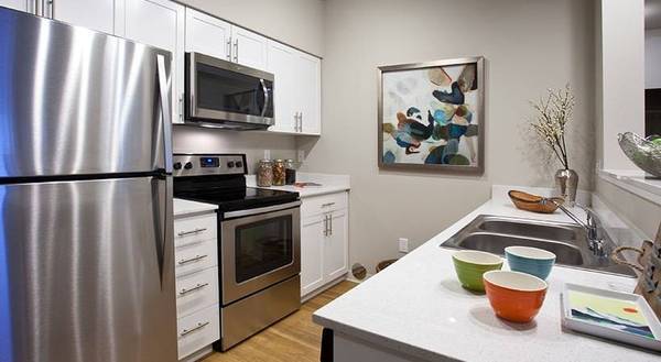 $1,525 / 1br - 734ft2 - ¡Siéntase como en casa en el 575 – Hermoso departamento de 1 habitación disponible! 🏙️ (Richland, WA)63850861670145121