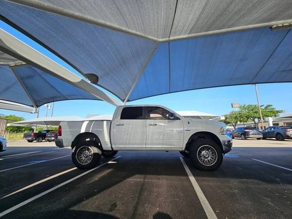 Camioneta Ram 1500 2018 Dodge Lone Star Crew Cab - $18.339 (Llame al *(817) 790-9481* para confirmar disponibilidad al instante)63489256162177123