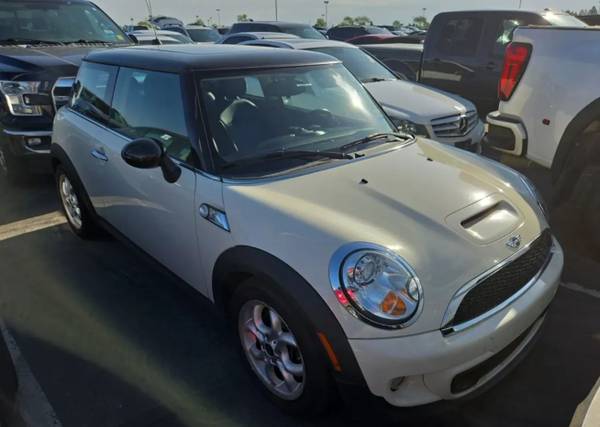 2013 R56 MINI COOPER Hardtop S auto PEPPER WHITE 94k Serviced NEW BRAK - $8,500 (Specializing in MINI's ONLY / Indoor Showroom)63438320360835122