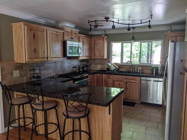 $3,200 / 3br - Peaceful Forest Home with Pool and Gardens (Grass Valley)63952108740738121