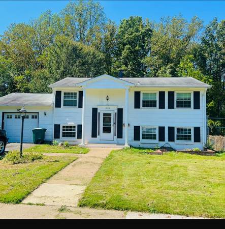 1 Spacious 3BR/2BA home with garage and sunroom-near I-395 and Potomac m 1