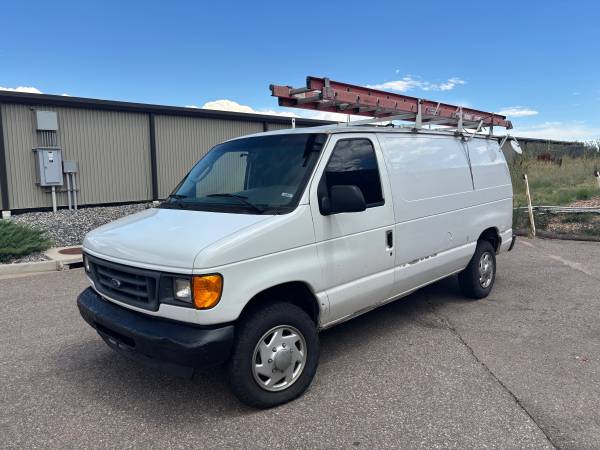 2005 ford e250 cargo van - $3,80063612121794049120