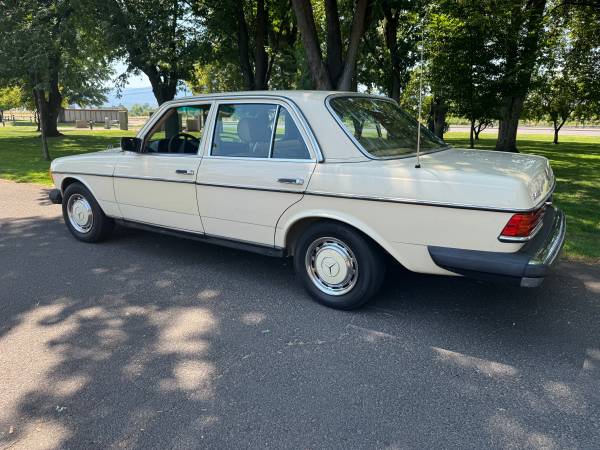 Mercedes 240d de 1982 - $9500 (Medford)63623078854401124