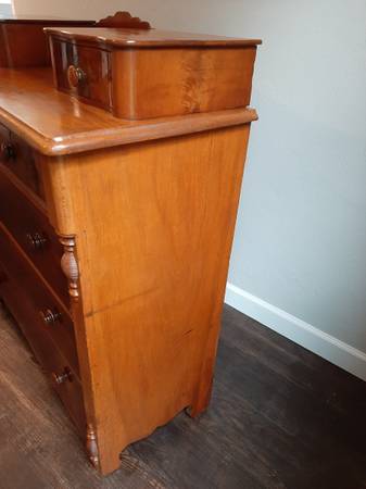 REDUCED! Antique BURLWOOD dresser with Beveled-Edge mirror - $495 (NW 39th Ave Gainesville near SFC G'ville, FL)62973883128961122