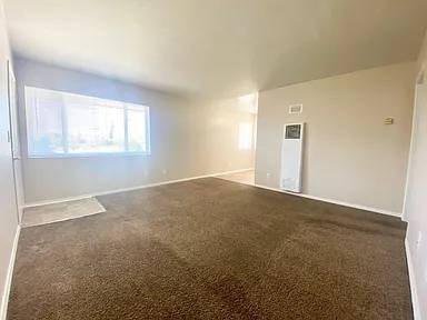 $1,090 / 2br - 800ft2 - 2 bedroom 1 bath with one off street parking space! (San Diego)63998456912898121