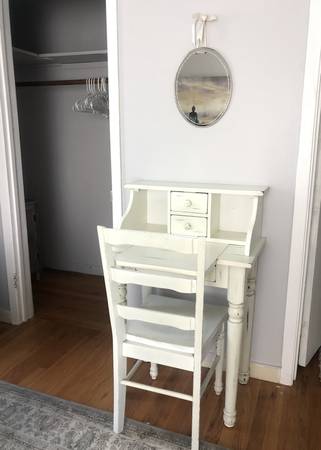 $1,350 Furnished room for rent in house in Redwood city. (Available now).. (redwood city)64011321803521123