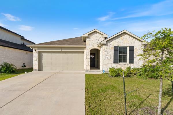 $1,950 / 4br - Charming 4-Bed Oasis with Granite Accents in Manor64046033592961120