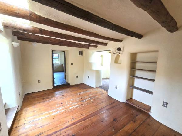 $1,950 / 2br - 537 B Old Santa Fe Trail for rent 2 BR 1 BA (Santa Fe)63659798252929122