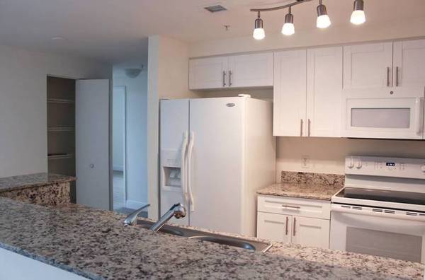 $2.100 / 1 habitación - 800 pies² - HERMOSO 1/1 CON LAVADORA/SECADORA, APARCAMIENTO, PISCINA, GIMNASIO, (SOLO $1500 DE DEPÓSITO) (FONTAINEBLEAU)63379877535873121