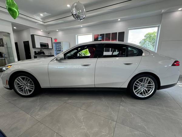 2024 BMW 5 Series 530i Sedan 459 / MO - $459 (+ Luxury Motor Club)63654713526913123