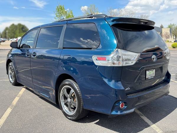 2011 Toyota Sienna SE, furgoneta para silla de ruedas adaptada para personas con discapacidad, 8 pasajeros, BraunAbility - $24,999 (Green State Motors)63442860088065124