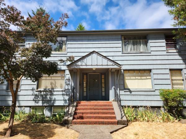 $1,295 / 1br - 1 Bdrm Apt in Quaint Downtown Complex! - 1326 Charnelton St #3 (Eugene)63977275162370120