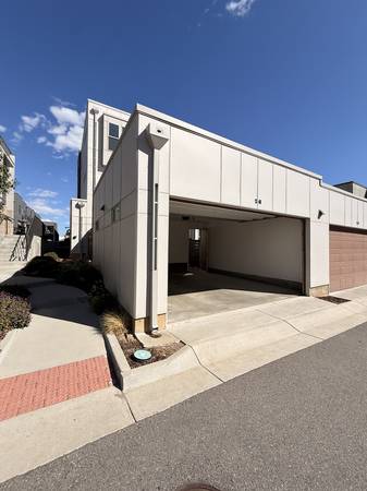 *10 Weeks Free!* Charming Luxury Townhome Boulder! ~ Available Now! 1