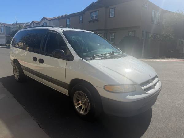 2000 Dodge Caravan 1
