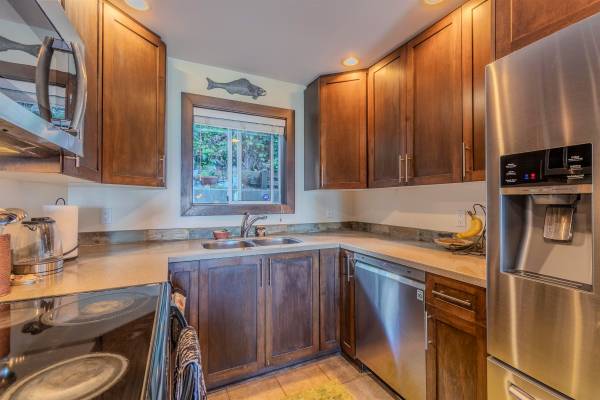 2 Bed Lions Bay Town House For Rent 3