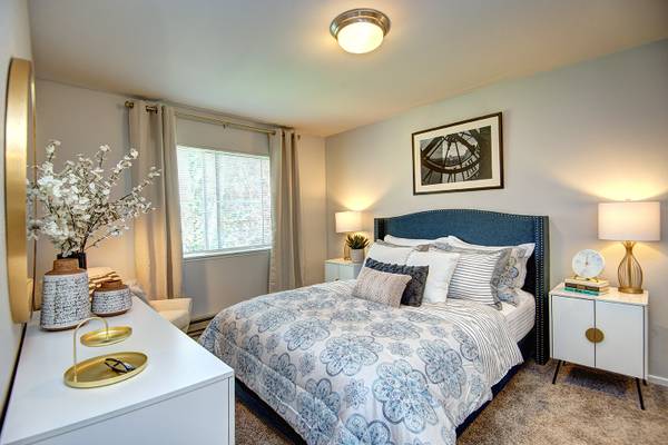 $1,989 / 2br - 915ft2 - Built-In Bookshelves, In Kent, 2/BD (25102 62nd Avenue South, Kent, WA)63814837428355120