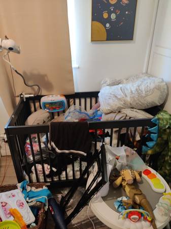 Crib with matress never used 1