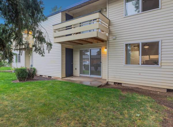 $1,450 / 2br - East Portland + Spacious Two Bed | Additional Parking Available (Rockwood Area)64039060847235123