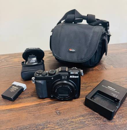 Nikon Coolpix P7000 Camera + SB-400 Speedlight Flash Bundle 1