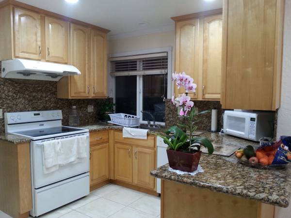 $950 / 1br - HABITACIÓN AMUEBLADA SOLO PARA MUJER (san jose sur)63847023643139123