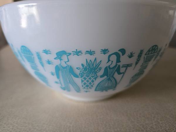 Pyrex Butterprint/Amish Set of 4 Mixing Bowls 1