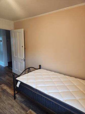$800 / 1br - 150ft2 - Furnished room with shared Bath and Kitchen for rent (New Rochelle)63912047257858121