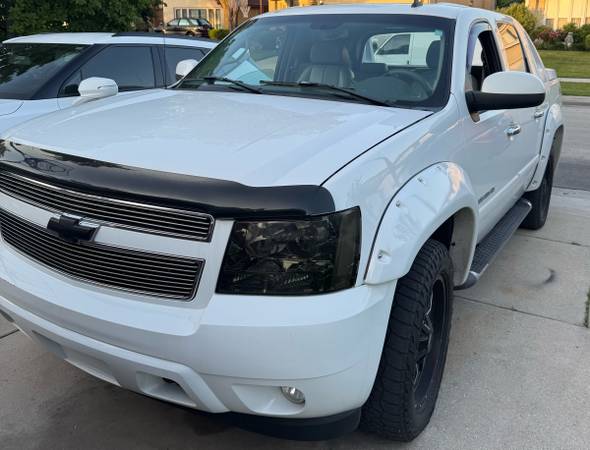 2007 Chevy AVALANCHE - $3.500 (Chicago)63619074134403121