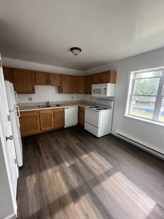 Large One Bedroom Quiet Location W/ Washer & Dryer 1