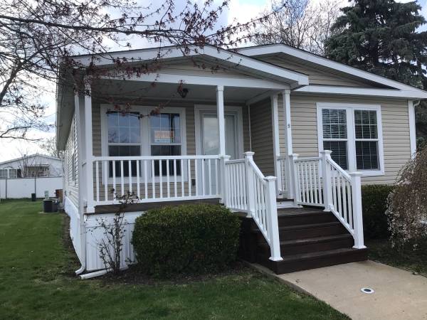 $55,995 / 3br - Modern 3 bed/2 bath home with covered porch! (Holland)63836547810563120