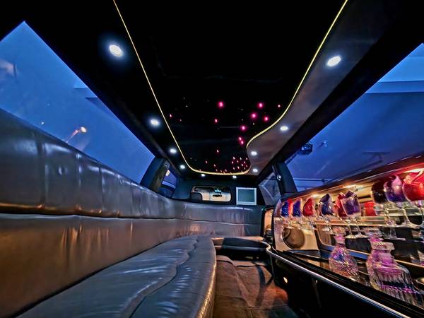 LIMOUSINE *For Sale *15 Passengers *EXTRA CLEAN *LIKE NEW. *Very Nice - $14,50063617157059459121