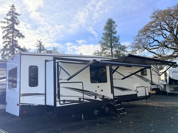 2022 CARDINAL 42' - 2 BEDROOM - 5TH WHEEL - ALL SEASON 1