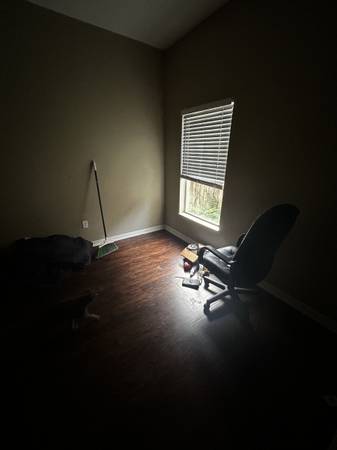 4 beds 2 baths - House 1