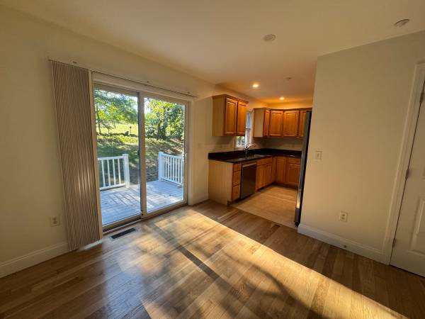 $2,750 / 3br - 1350ft2 - Concord Townhouse 3BR, 2-1/2 bath (Concord)63932058557314123