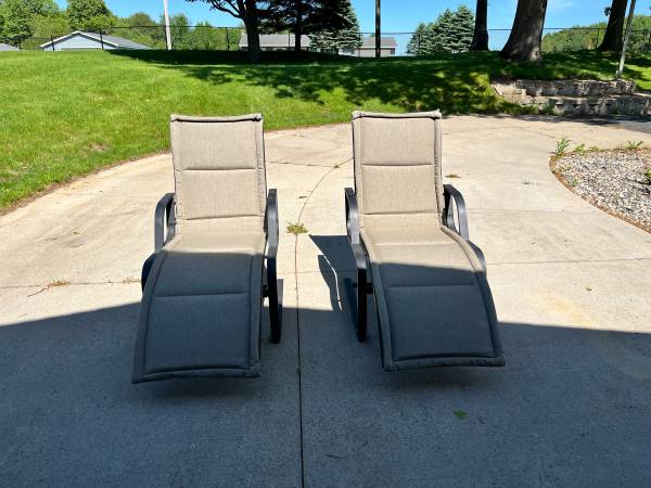 Lounging deck chairs 1