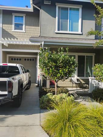 $1,250 / 3br - 1250ft2 - Room for rent - Modern 3-Bedroom Townhome - Utilities & WiFi Included (santa rosa)63868040778627120