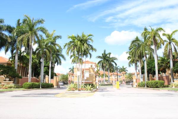 $2,700 / 3br - $2700 ENORMOUS 3B/2.5B HAMPTON ISLES (PEMBROKE PINES)64002013452034120