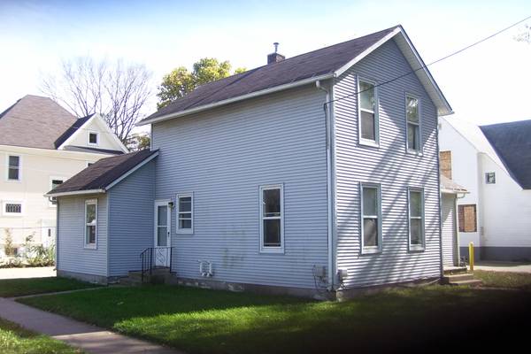 $1,083 / 2hab - 863 Vine St. Apartamento de dos habitaciones con sótano. (Beloit)63846720392963120