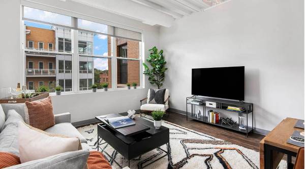 $2,112 / 1br - Luxury 1 Bedroom Loft in Wrigleyville (Lakeview)63781420227715122