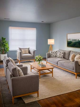 $899.00 / 2br - 947ft2 - Limited-Time Offer: Security Deposit as Low as $0!63663820232451120