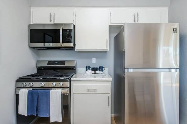 $2,479 / 2br - 1033ft2 - Lush Landscaping, 2/bd 2/ba, Canyon Country CA (18414 W. Jakes Way, Canyon Country, CA)63876482423937120