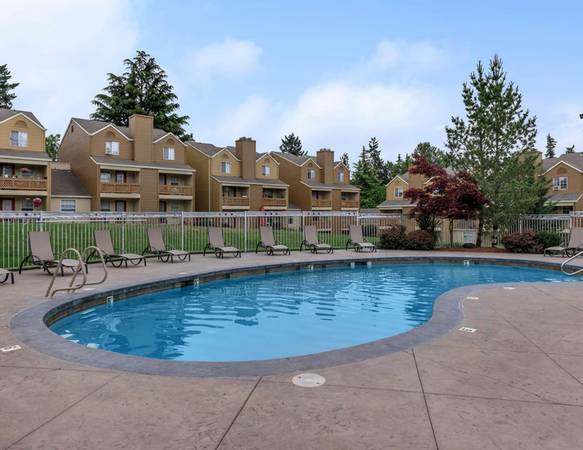 $1,650 / 2br - Townhome Layouts Available & All Electric Kitchen! + Tigard 2 Bed (Tigard)63956353227522123